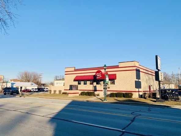 MANTENO - INVESTMENT OPPORTUNITY - BAR: 178 N Locust St, Manteno, IL 60950